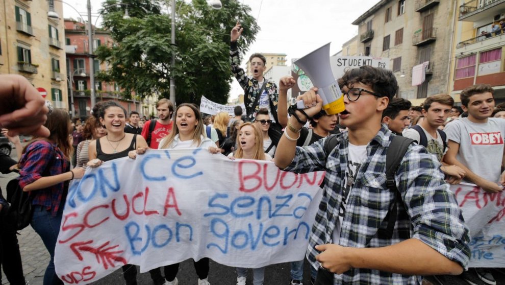 Studenti in piazza a Napoli