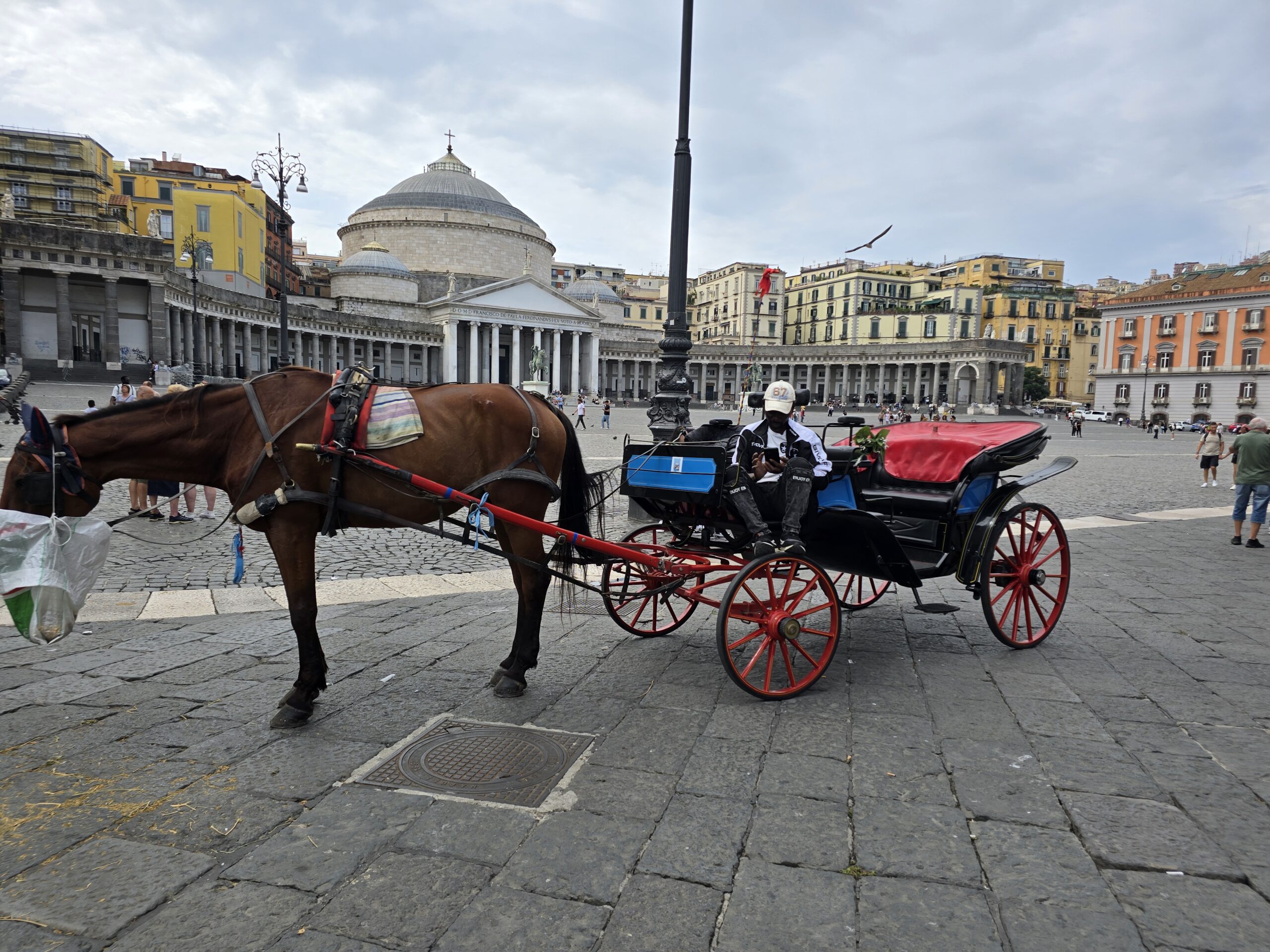 Un cocchiere di colore a Napoli