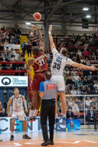 Immagine-WhatsApp-2024-11-03-ore-23.17.59_f4785bc1-200x300 BASKET SERIE A1 - NAPOLI BASKET-REYER VENEZIA 80-81